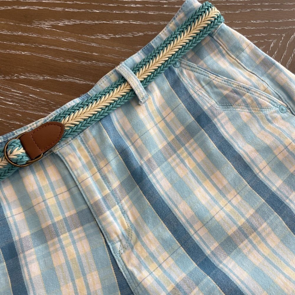 Gloria Vanderbilt "all around slimming effect" women Plaid w/ belt short Size 1O